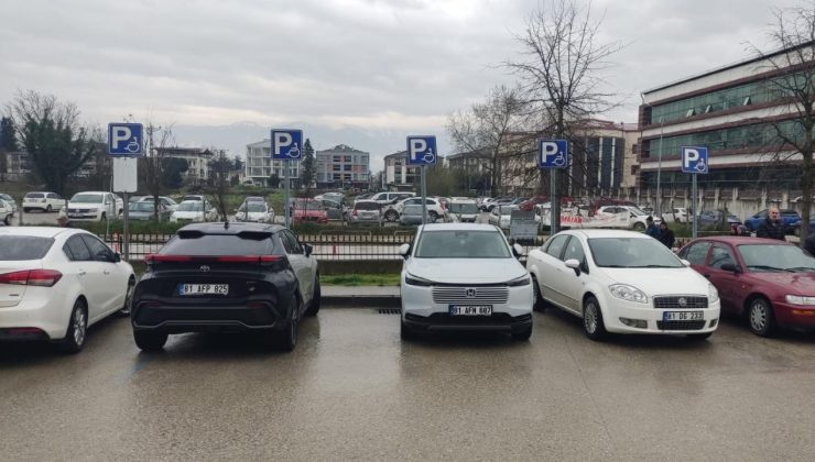Engelli Otoparkları İşgal Altında! Otoparkta Tepki Çeken Görüntü!