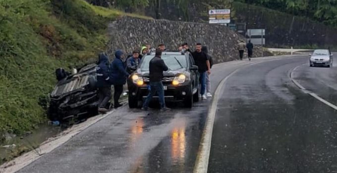 Akçakoca’da Yağış Kazaya Neden Oldu: Araç Takla Attı